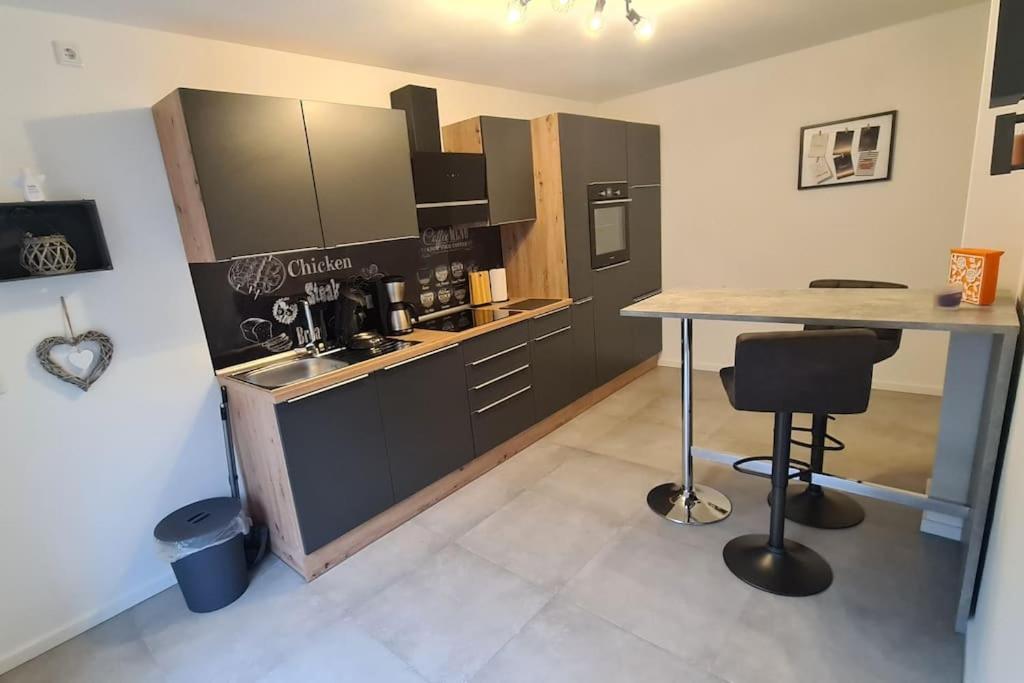 Grosse Moderne Ferienwohnung Auch Als Monteur Unterkunft Nutzbar, In Stolberg - Vicht Buitenkant foto