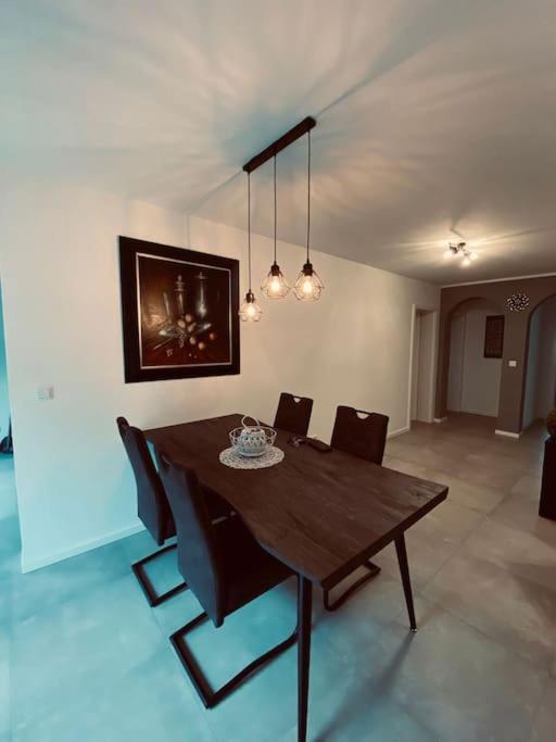 Grosse Moderne Ferienwohnung Auch Als Monteur Unterkunft Nutzbar, In Stolberg - Vicht Buitenkant foto