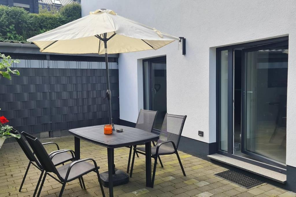 Xxl Ferienwohnung 100 Qm Auch Als Monteur Unterkunft Nutzbar, Stolberg - Aachen Stolberg (Rhineland) Buitenkant foto