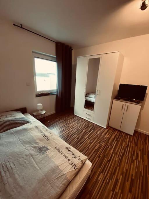 Grosse Moderne Ferienwohnung Auch Als Monteur Unterkunft Nutzbar, In Stolberg - Vicht Buitenkant foto
